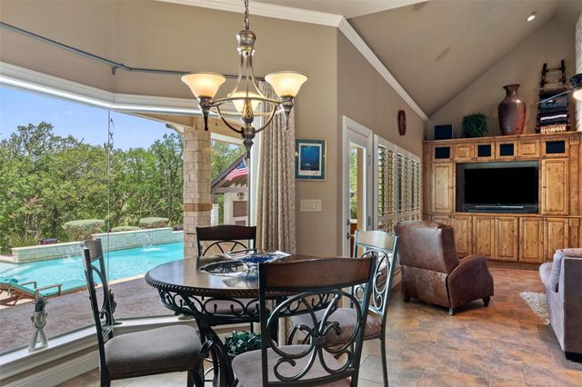 208 Hacienda PL, Dripping Springs, TX 78620