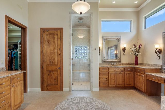 208 Hacienda PL, Dripping Springs, TX 78620