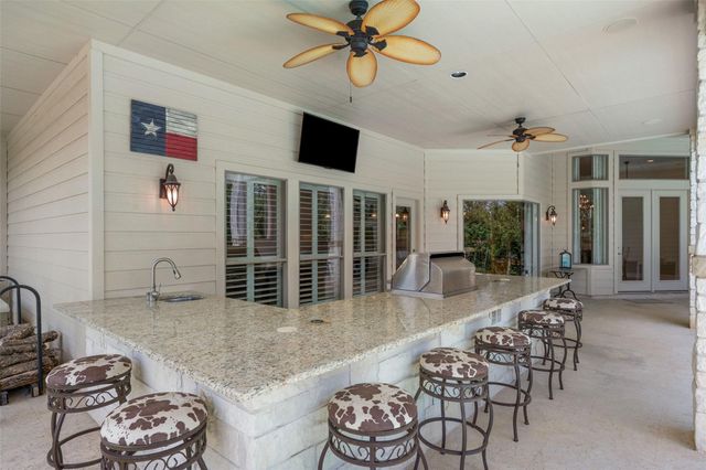 208 Hacienda PL, Dripping Springs, TX 78620