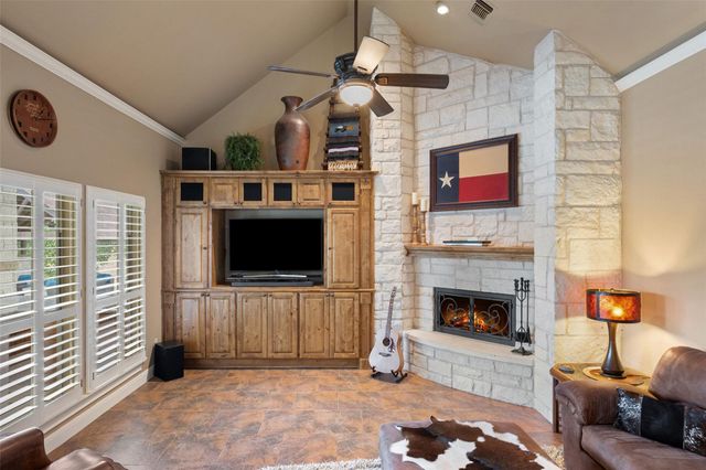 208 Hacienda PL, Dripping Springs, TX 78620