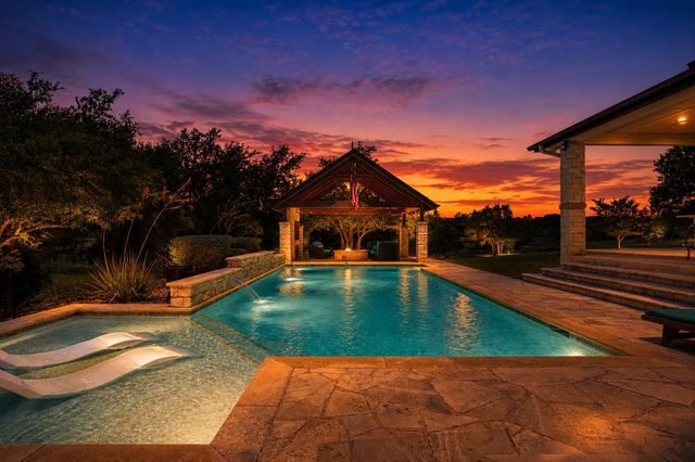 208 Hacienda PL, Dripping Springs, TX 78620