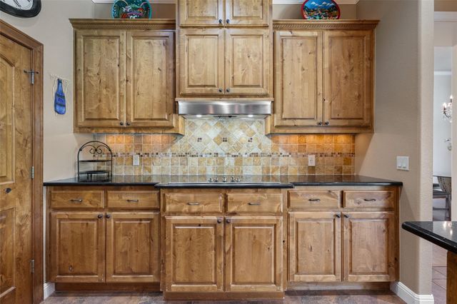 208 Hacienda PL, Dripping Springs, TX 78620