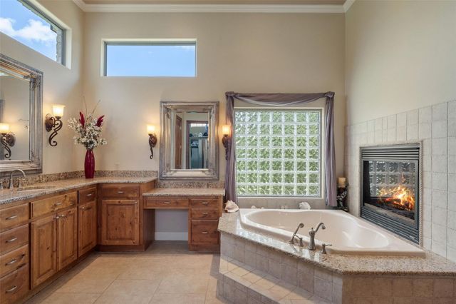 208 Hacienda PL, Dripping Springs, TX 78620