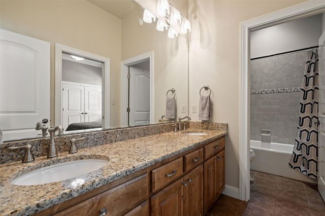 208 Hacienda PL, Dripping Springs, TX 78620