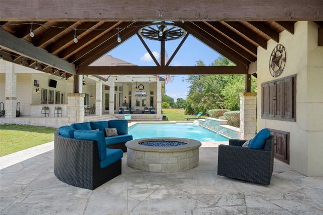 208 Hacienda PL, Dripping Springs, TX 78620