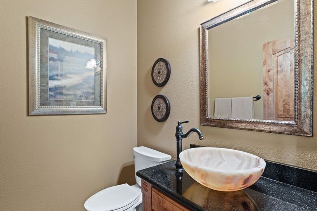 208 Hacienda PL, Dripping Springs, TX 78620