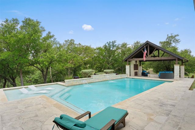 208 Hacienda PL, Dripping Springs, TX 78620