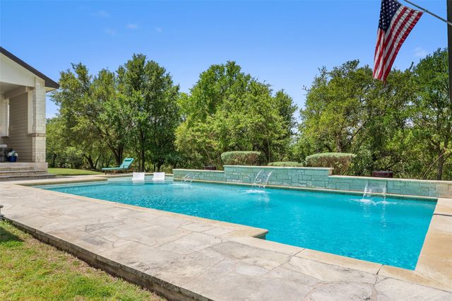 208 Hacienda PL, Dripping Springs, TX 78620