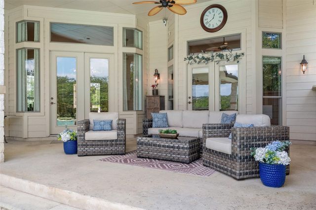 208 Hacienda PL, Dripping Springs, TX 78620