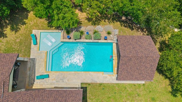 208 Hacienda PL, Dripping Springs, TX 78620