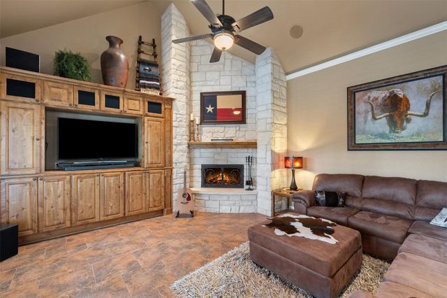 208 Hacienda PL, Dripping Springs, TX 78620