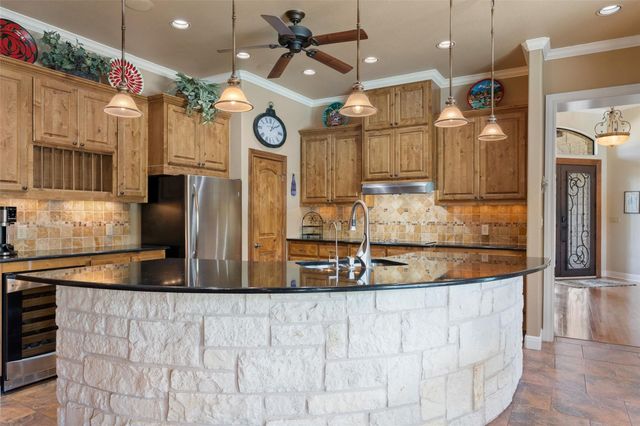 208 Hacienda PL, Dripping Springs, TX 78620