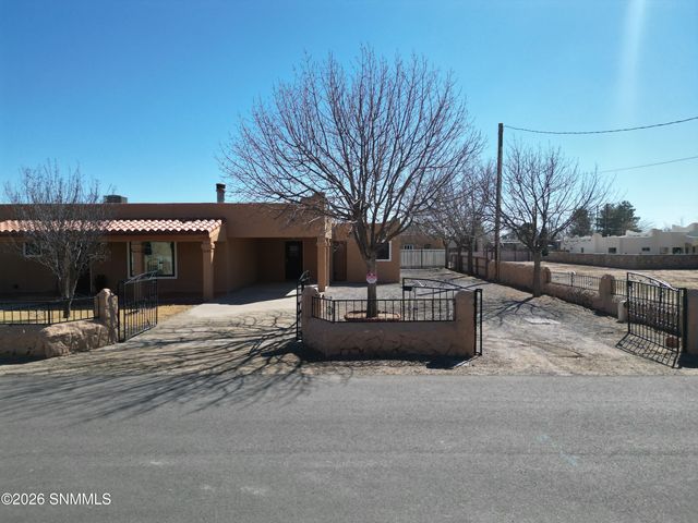 2425 Calle De Santiago, Mesilla, NM 88046