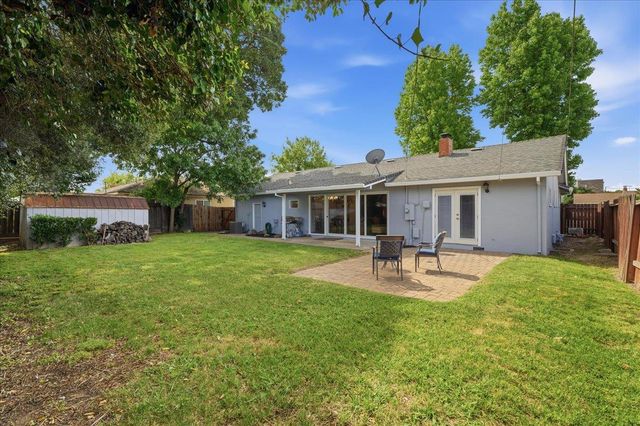 1437 W Elm St, Lodi, CA 95242