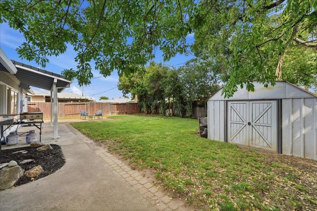 1437 W Elm St, Lodi, CA 95242