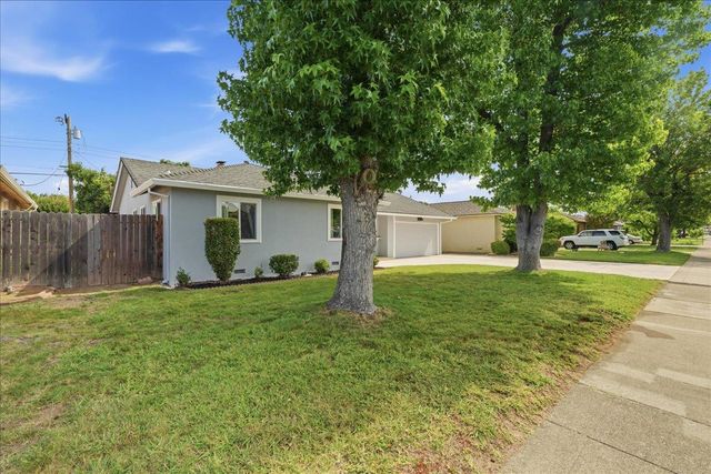1437 W Elm St, Lodi, CA 95242