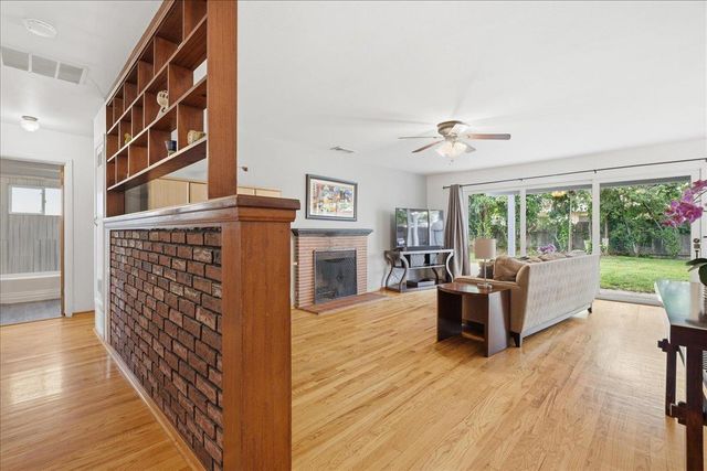 1437 W Elm St, Lodi, CA 95242
