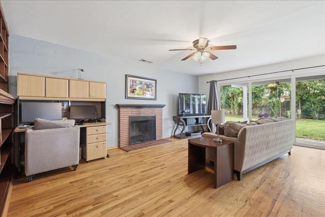 1437 W Elm St, Lodi, CA 95242