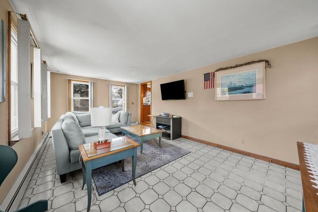 339 Passaconaway Dr, Dracut, MA 01826