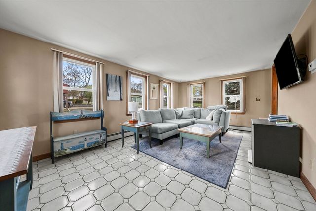 339 Passaconaway Dr, Dracut, MA 01826