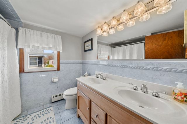 339 Passaconaway Dr, Dracut, MA 01826