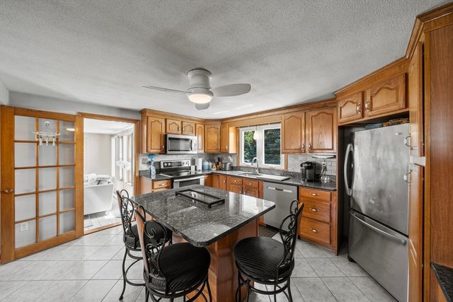 339 Passaconaway Dr, Dracut, MA 01826
