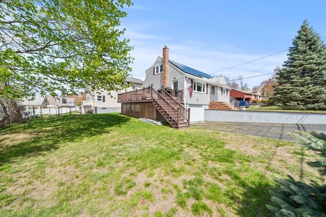 339 Passaconaway Dr, Dracut, MA 01826