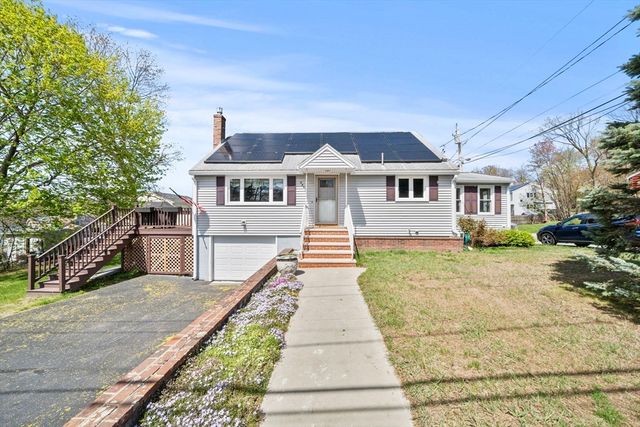 339 Passaconaway Dr, Dracut, MA 01826