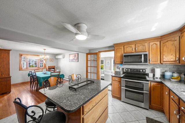 339 Passaconaway Dr, Dracut, MA 01826