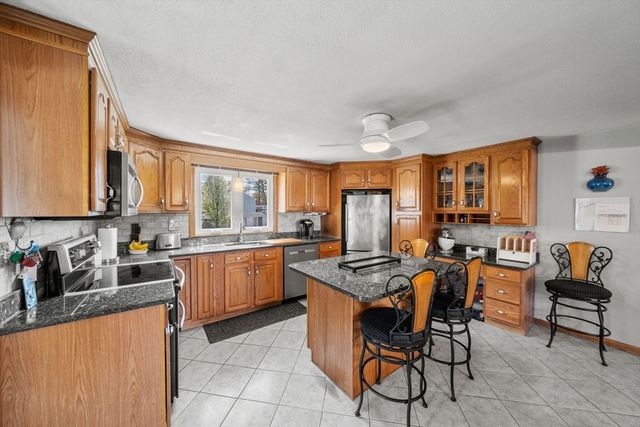 339 Passaconaway Dr, Dracut, MA 01826
