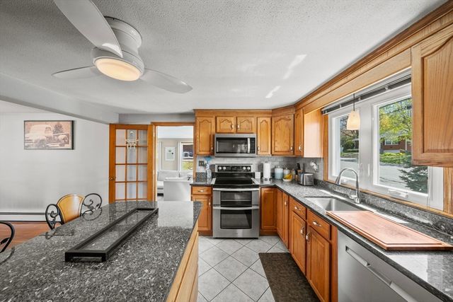 339 Passaconaway Dr, Dracut, MA 01826