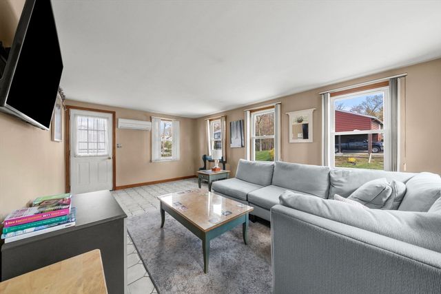 339 Passaconaway Dr, Dracut, MA 01826