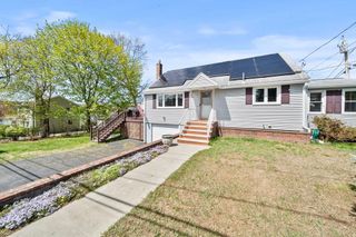 339 Passaconaway Dr, Dracut, MA 01826