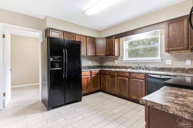 4610 Tradewinds Cir, Pensacola, FL 32514