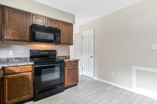 4610 Tradewinds Cir, Pensacola, FL 32514