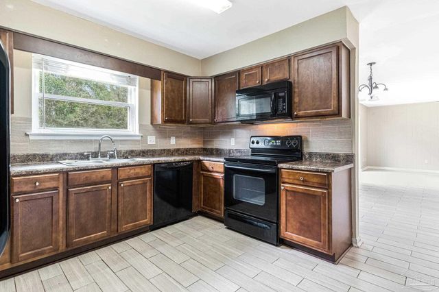 4610 Tradewinds Cir, Pensacola, FL 32514