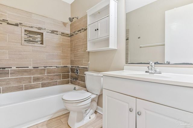 4610 Tradewinds Cir, Pensacola, FL 32514