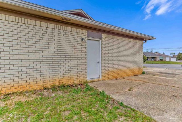 4610 Tradewinds Cir, Pensacola, FL 32514