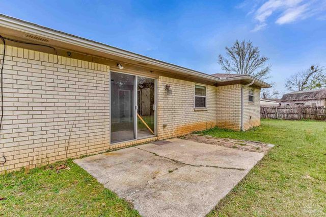 4610 Tradewinds Cir, Pensacola, FL 32514