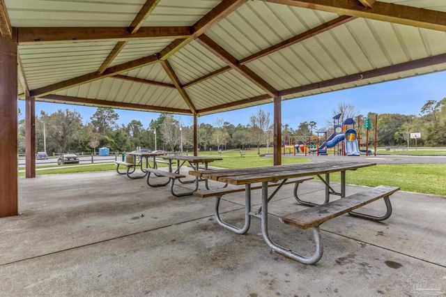 4610 Tradewinds Cir, Pensacola, FL 32514