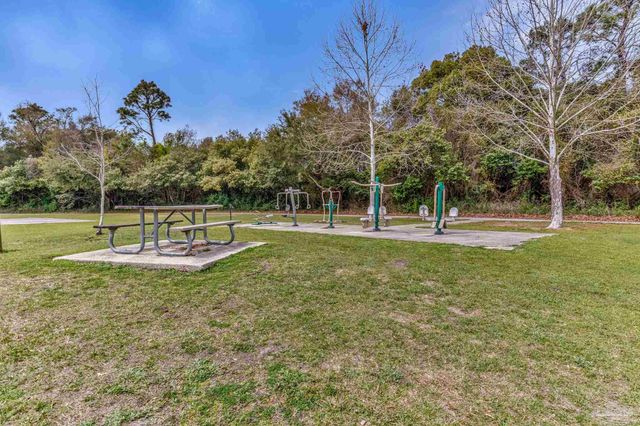 4610 Tradewinds Cir, Pensacola, FL 32514