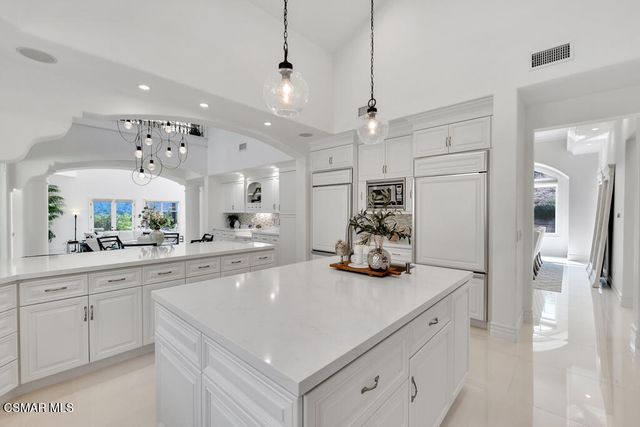 1100 N Country Club Drive, Simi Valley, CA 93065