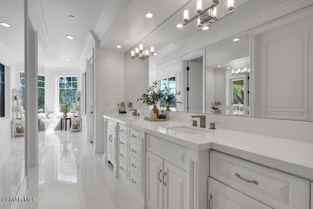 1100 N Country Club Drive, Simi Valley, CA 93065