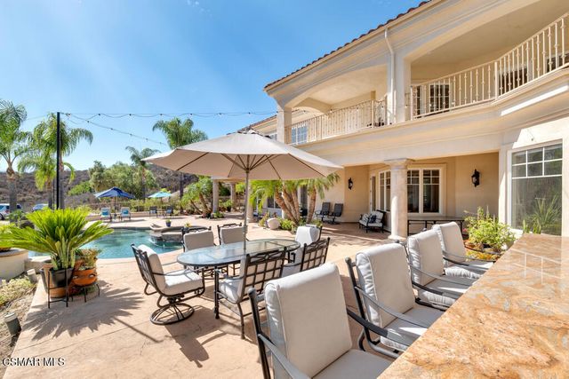 1100 N Country Club Drive, Simi Valley, CA 93065