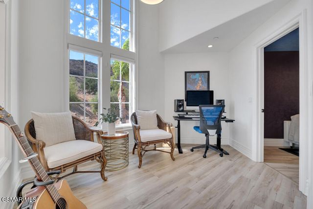 1100 N Country Club Drive, Simi Valley, CA 93065