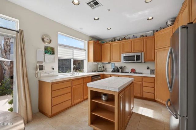641 Saratoga Avenue, Ventura, CA 93003