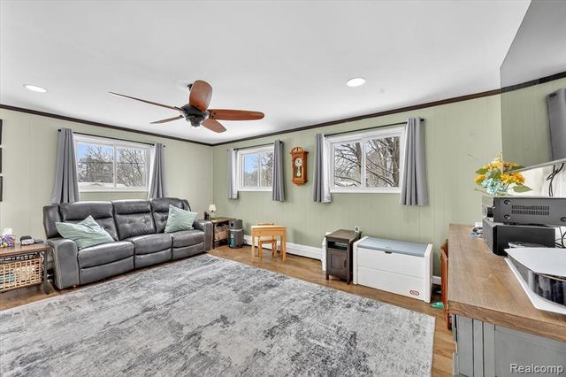 1122 Lynsue Lane, Waterford, MI 48327