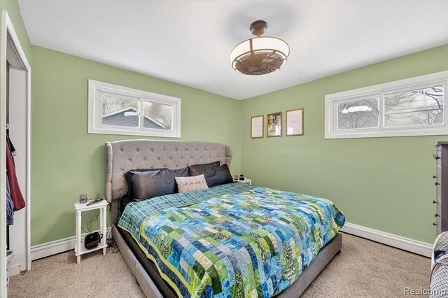 1122 Lynsue Lane, Waterford, MI 48327