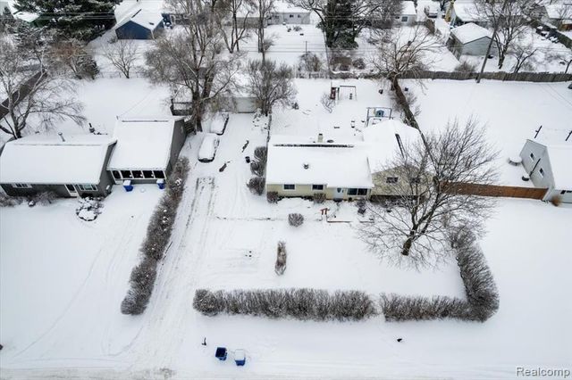 1122 Lynsue Lane, Waterford, MI 48327