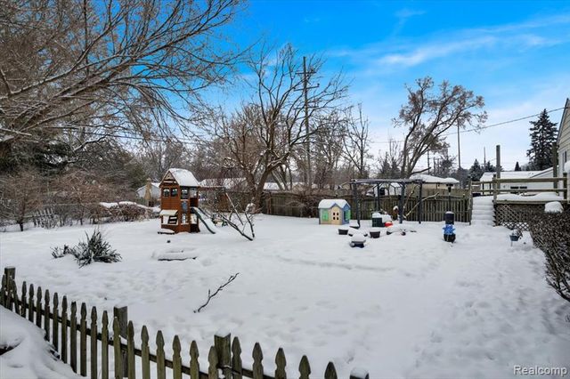 1122 Lynsue Lane, Waterford, MI 48327